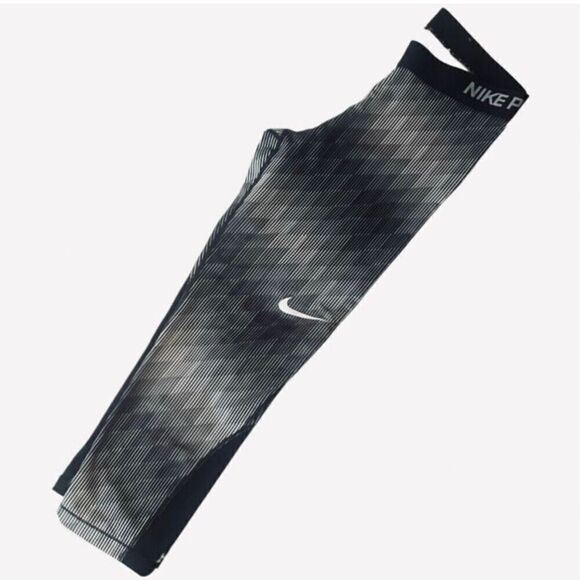 Nike Pro Crops - Picture 1 of 5
